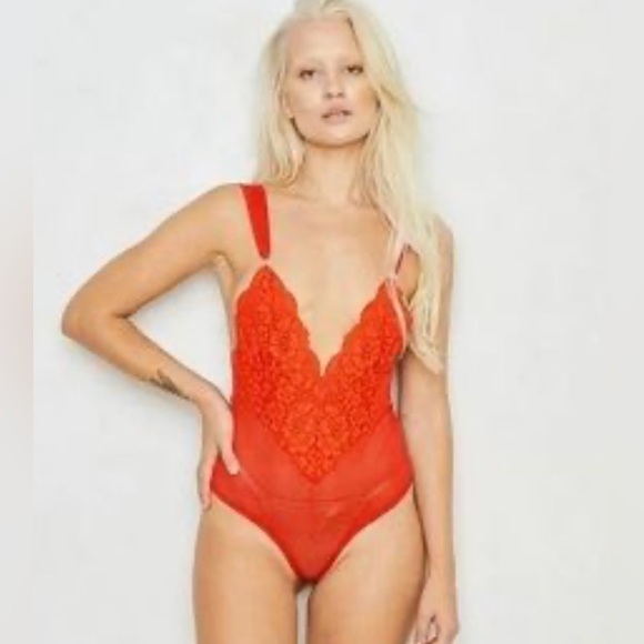 🆕 REVOLVE X FREE PEOPLE WE ARE “HOT AS HELL” CHEAP & CHEERFUL - Picture 4 of 8